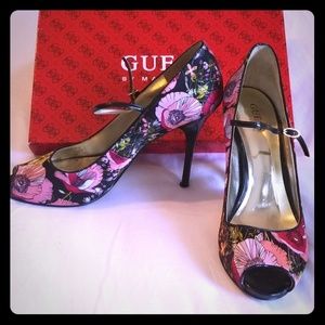 Guess by Marciano Shoes - Peep Toe Floral Heels Guess by Marciano Shoes - Peep Toe Floral Heels